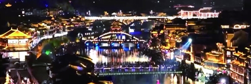 沱江两岸万盏灯火被点亮